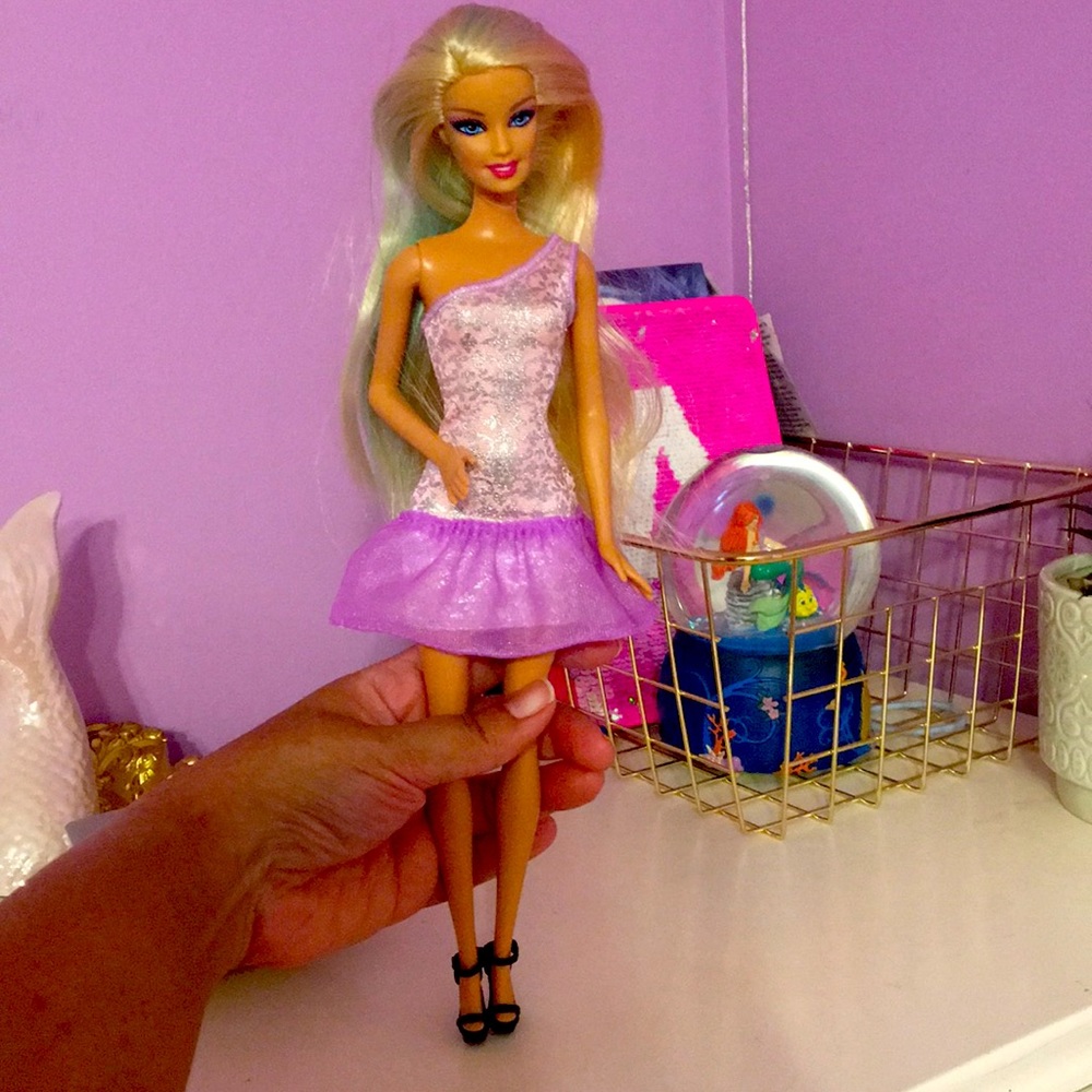 Set of 4 Blonde Barbie Dolls!